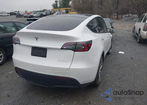 2022 Tesla Model Y Long Range Dual Motor All-Wheel Drive z USA, uszkodzony, nr VIN 7SAYGDEE7NF537535